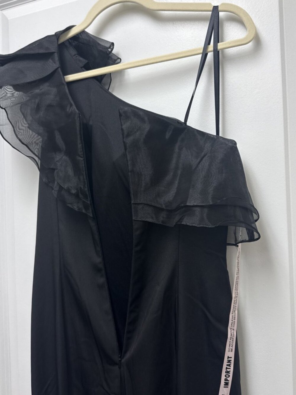 Mac Duggal Size 4 Black 26372 One Shoulder Ruffle Evening Gown Maxi Dress NWT - Picture 10 of 12